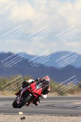 media/Nov-16-2025-Race Pace (Sun) [[8c5fa54630]]/Non Verified Riders (1st 20 Minutes)/5-Turn 15 (110pm)/